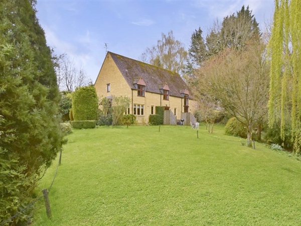 Stepping Stones self catering holiday house with fantastic Cotswold views